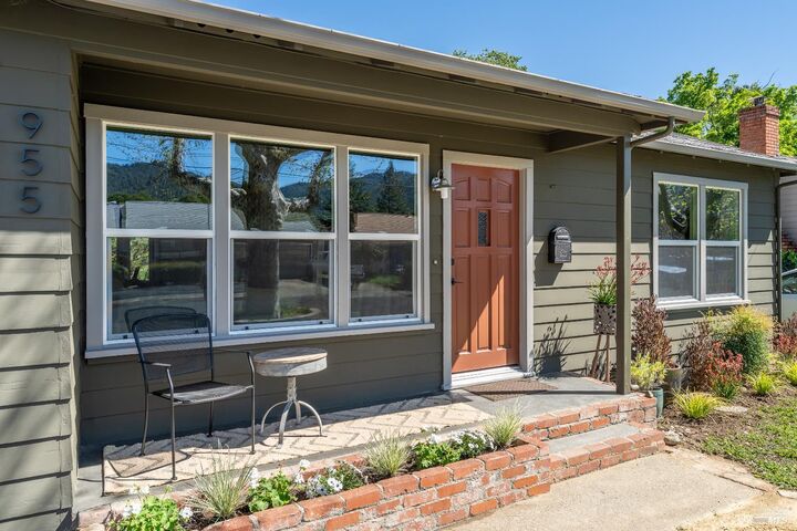 Property Photo:  955 N Pine Street  CA 95482 