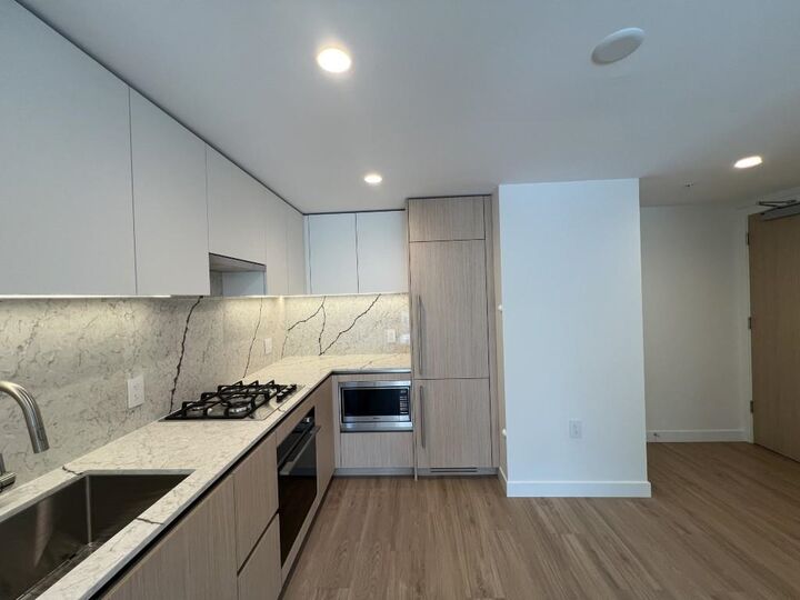 Property Photo:  2135 Springer Avenue 401  BC V5B 0C1 