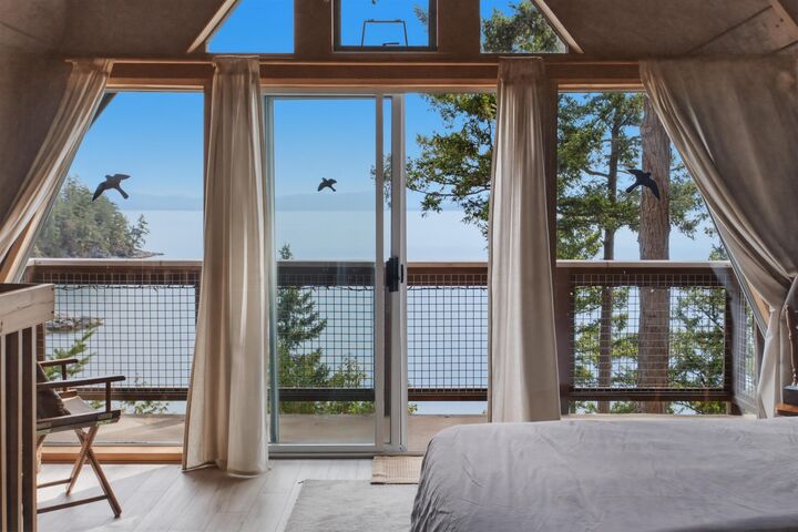 12139 Sunshine Coast Highway 1 — photo 1