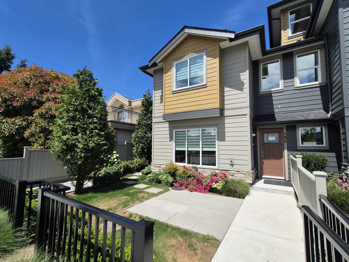 Property Photo: 8233 Williams Road 105 BC V7A 1G4