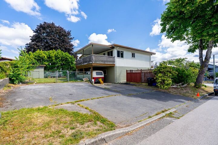 Property Photo: 5089 Inman Avenue BC V5G 2Y7