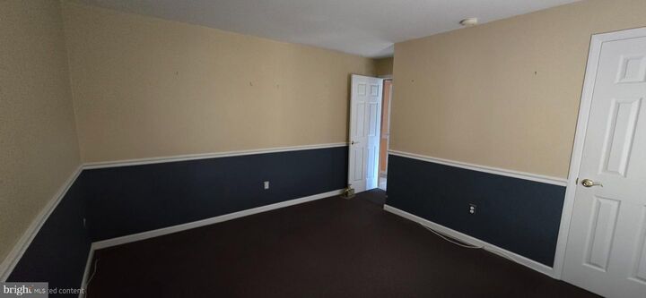 Property Photo:  13 Tuscarora Circle  NJ 08857 