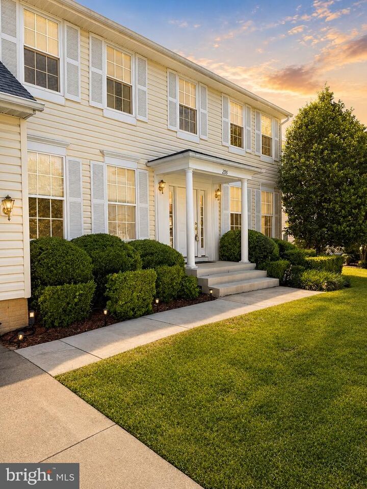 Property Photo:  208 Foresail Cove  VA 22554 