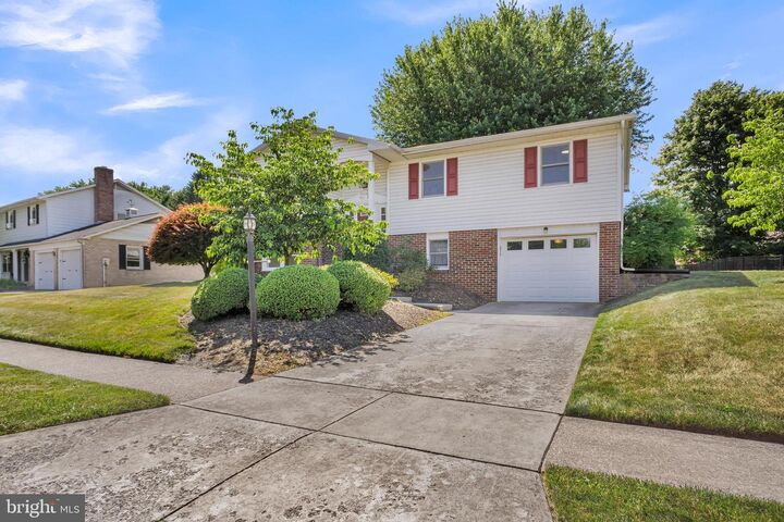Property Photo:  415 Pawnee Drive  PA 17050 