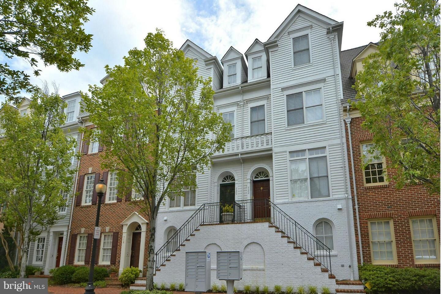 Property Photo:  720 Battery Place  VA 22314 