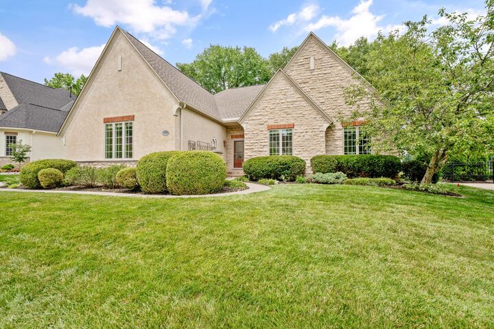 Property Photo:  982 Adin Trail  OH 43235 