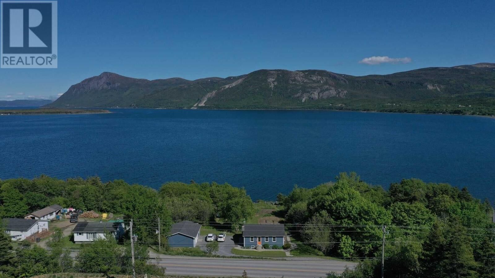 Photo de la propriété:  77 Main Street  NL A0L 1L0 