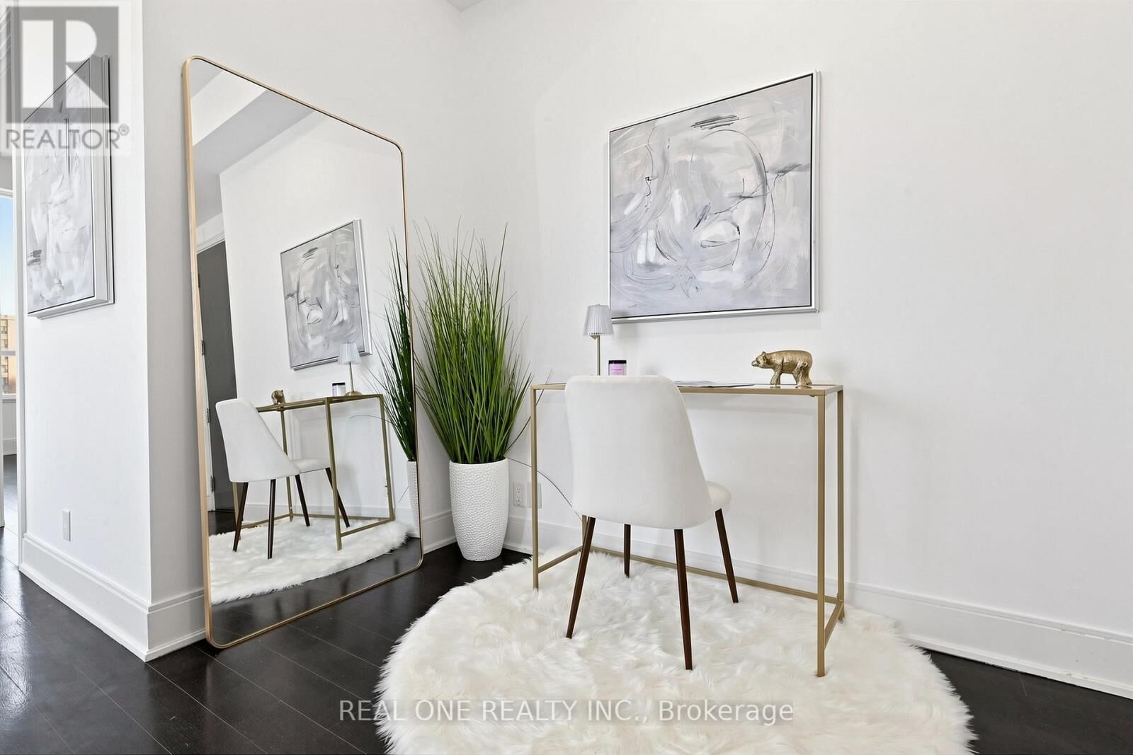 Property Photo:  21 Balmuto Street 1603  ON M4Y 1W4 