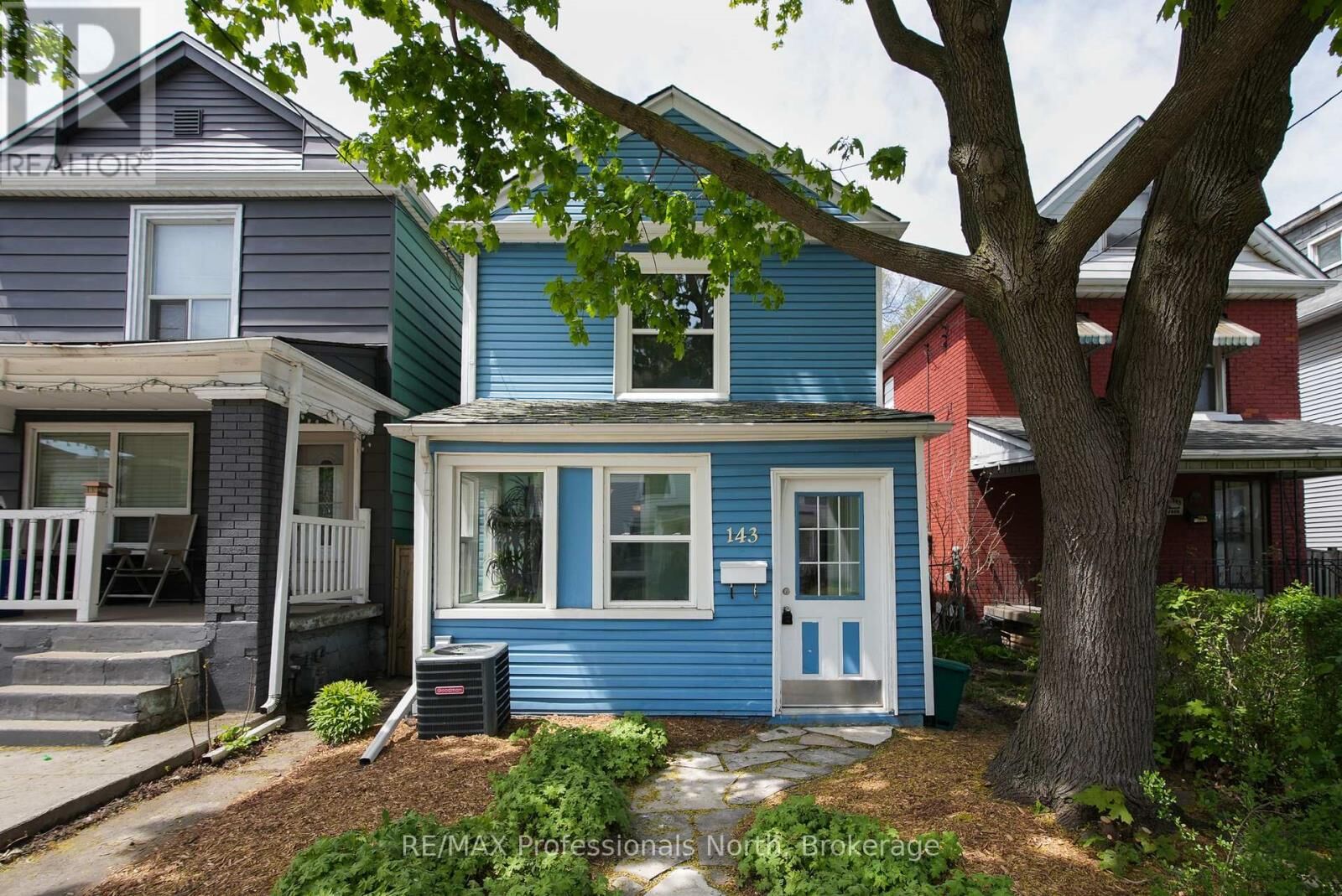 Property Photo:  143 Barnesdale Avenue North  ON L8L 6T1 