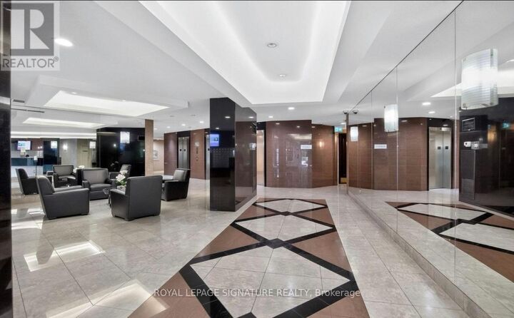Property Photo:  7250 Yonge Street 1003  ON L4J 7X1 