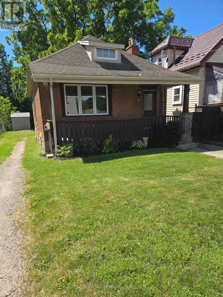 Property Photo:  1001 Oxford Street East  ON N5Y 3K6 