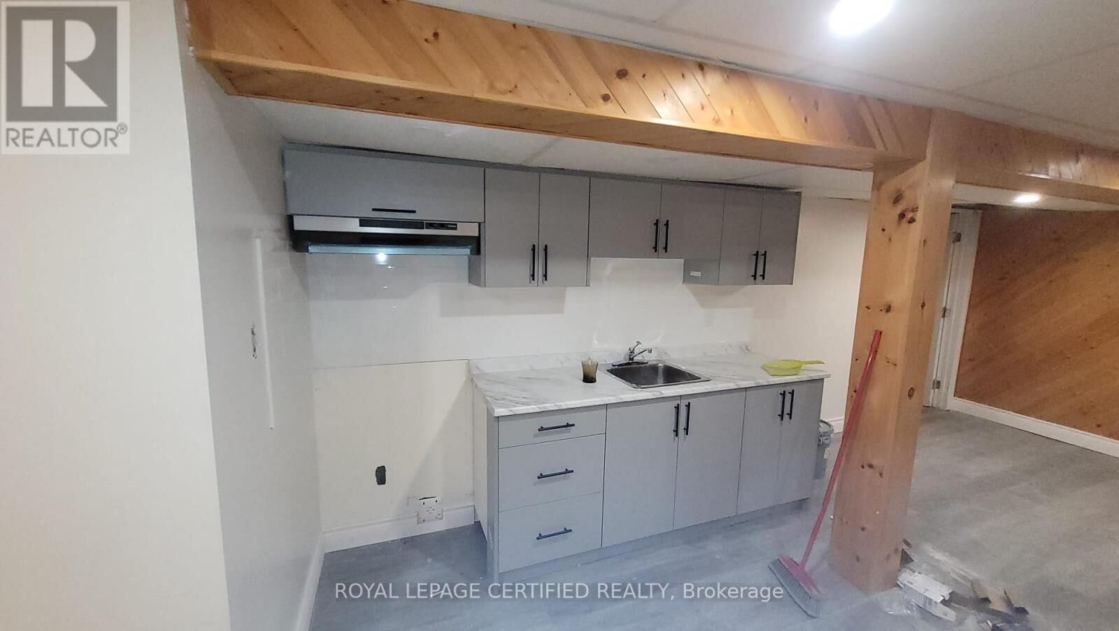 Property Photo:  6486 Edenwood Drive  ON L5N 3K1 