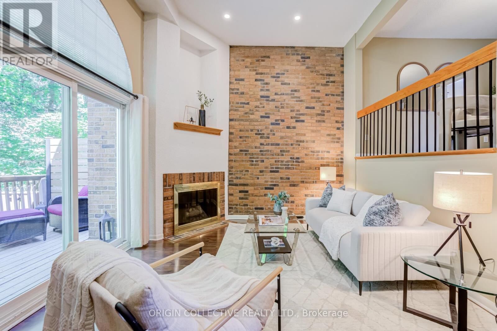 Property Photo:  6 Oaken Gateway  ON M2P 2A1 