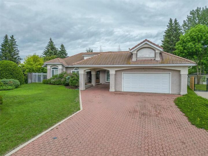 Property Photo:  38 Waterloo Crescent  MB R7B 3W7 