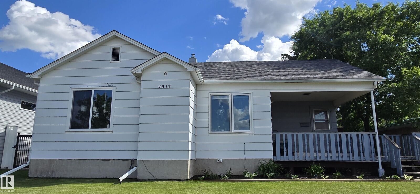 Property Photo:  4917 45 Avenue  AB T9C 1A6 