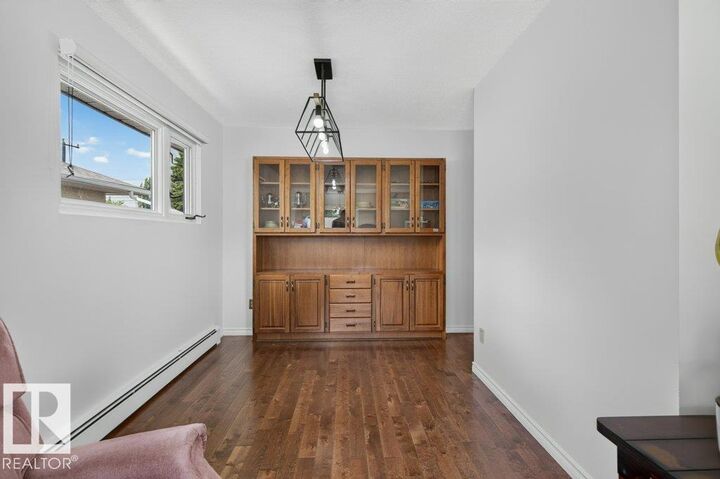 Property Photo:  6916 92A Avenue NW  AB T6B 0T8 