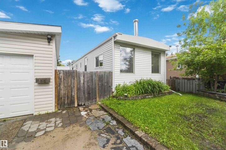 Property Photo:  372 Evergreen Park NW  AB T5Y 4M2 
