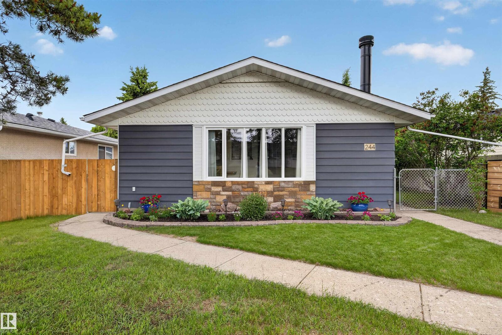 Property Photo:  244 Knottwood Road NW  AB T6K 1Y4 