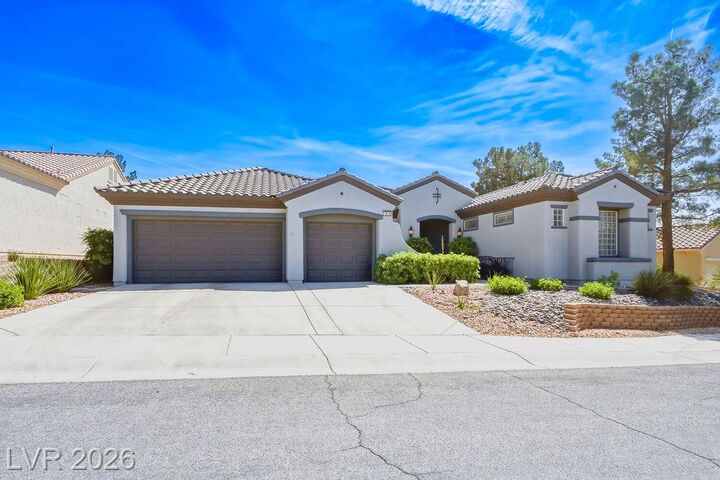 Property Photo:  2813 Winslow Springs Drive  NV 89052 