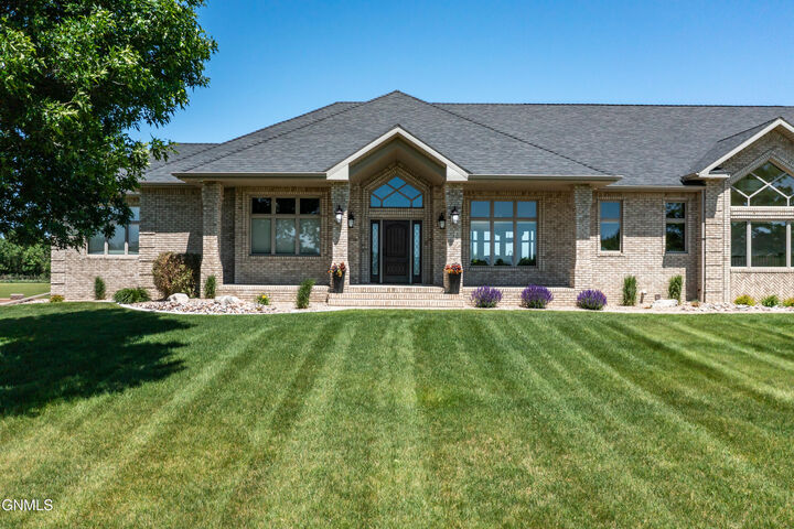 Property Photo:  3900 Ridge Way  ND 58503 
