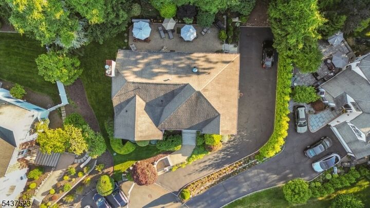 Property Photo:  22 Trails End Ct  NJ 07090 