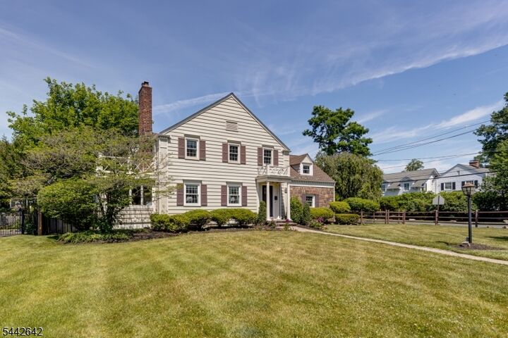 Property Photo:  537 Wychwood Rd  NJ 07090 