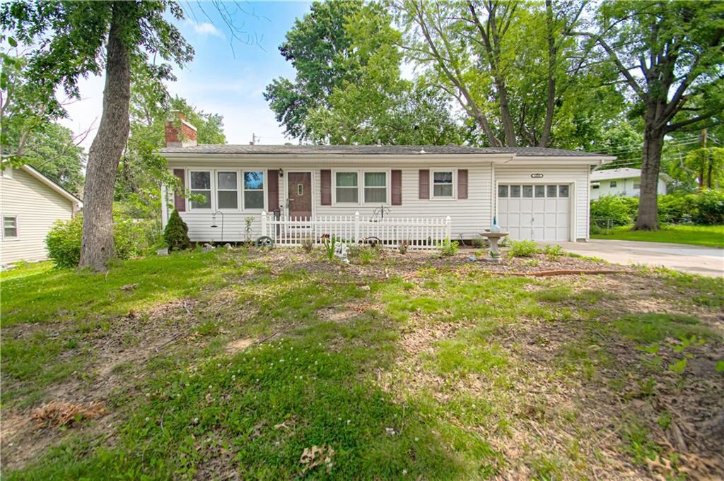 Property Photo:  1229 Westboro Circle  MO 64068 