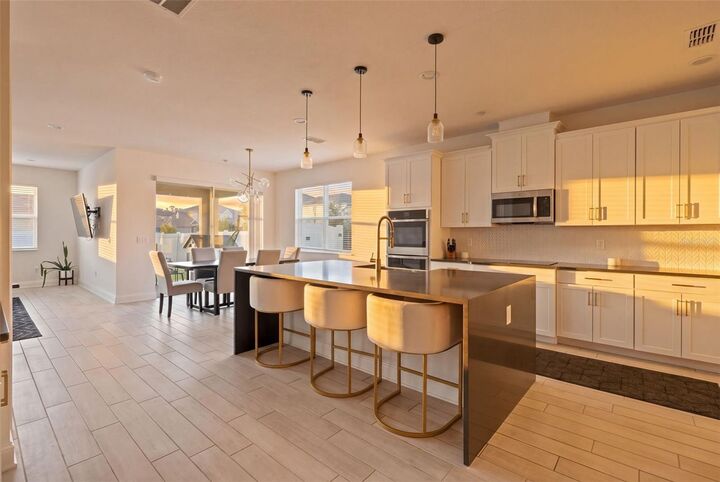 Property Photo:  700 Albyon Court  FL 32713 