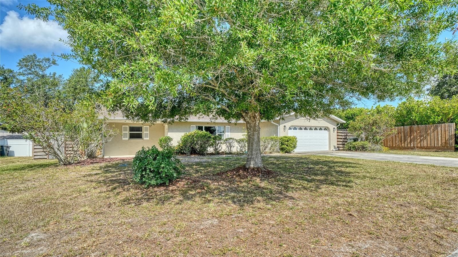 Property Photo:  1546 Georgetowne Lane  FL 34232 