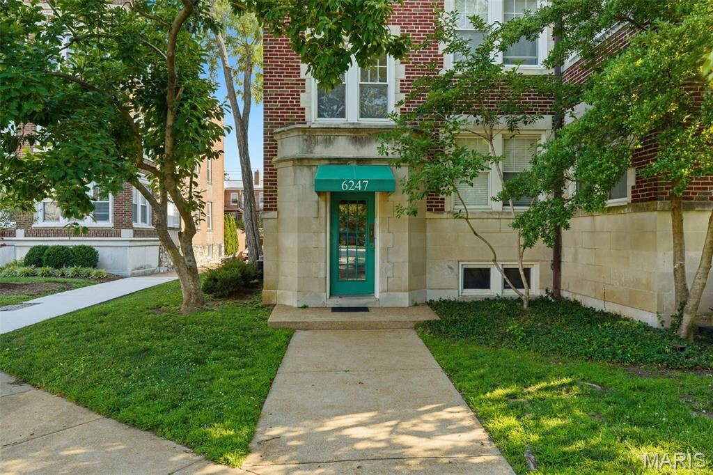 Property Photo:  6247 N Rosebury Avenue 1 W  MO 63105 