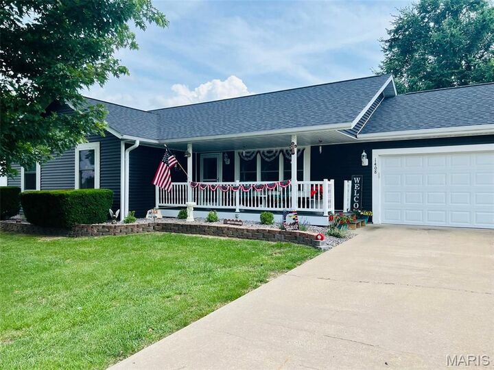 Property Photo: 1408 Rosewood Terrace MO 63552