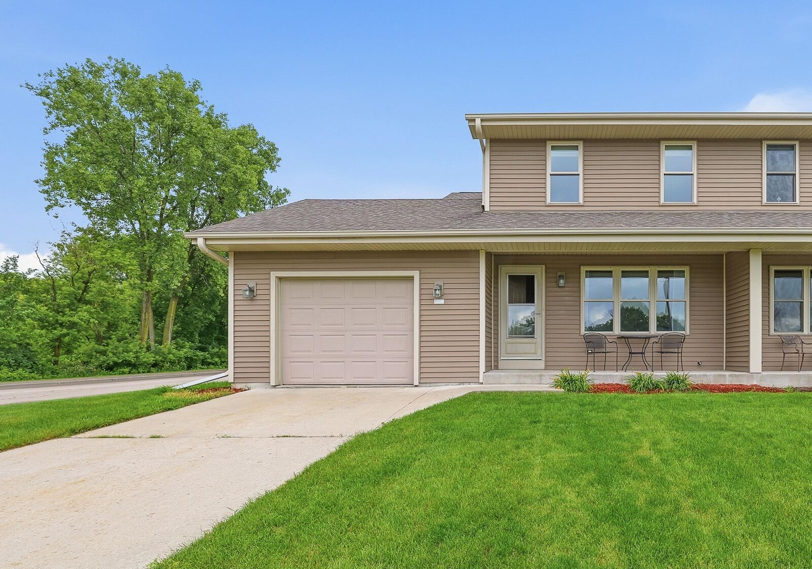 Property Photo:  420 Keno Cir  WI 53032 
