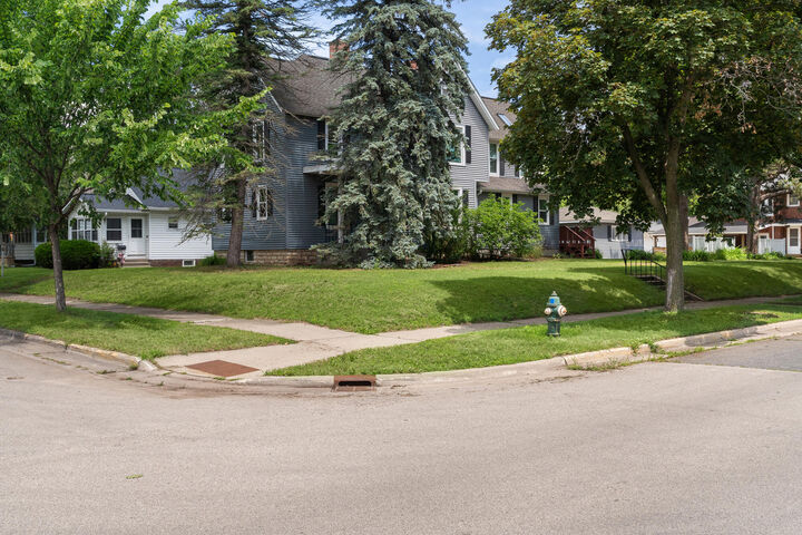 Property Photo:  2005 State St  WI 54601 