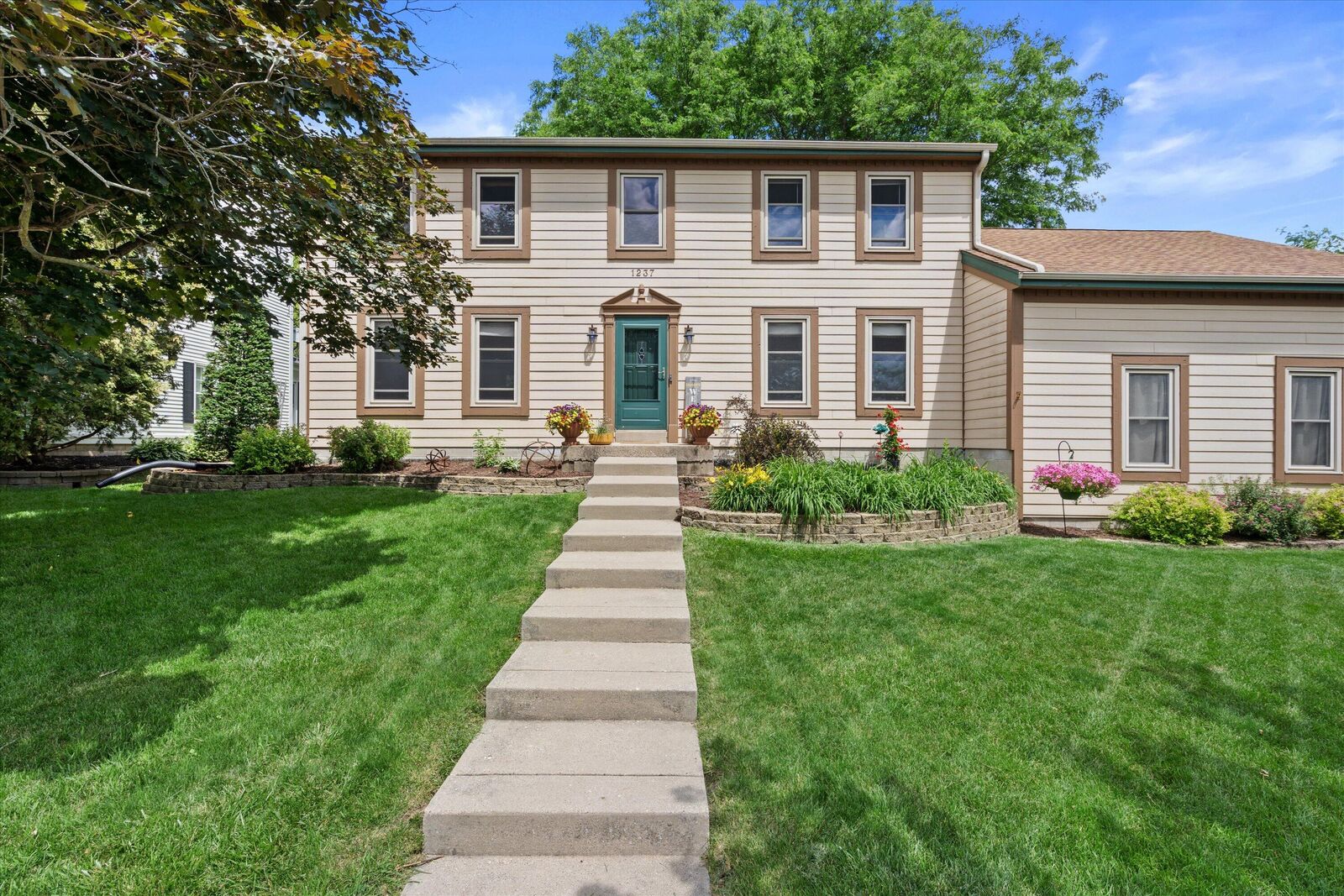 Property Photo:  1237 Cavalier Dr  WI 53186 