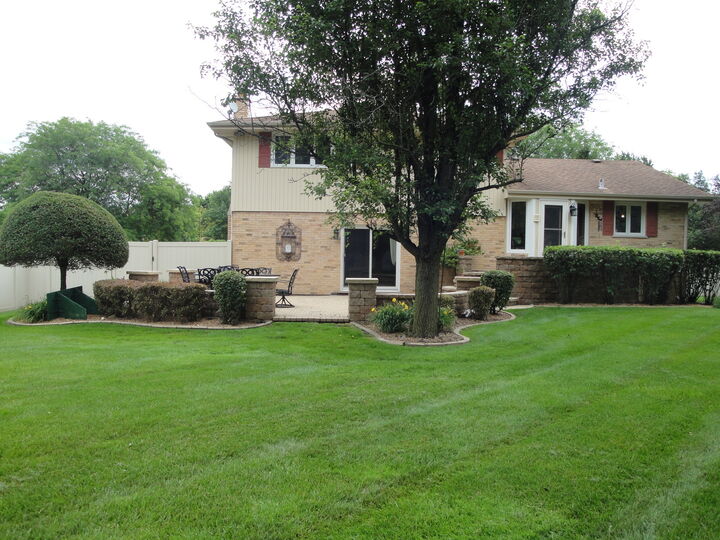 Property Photo:  