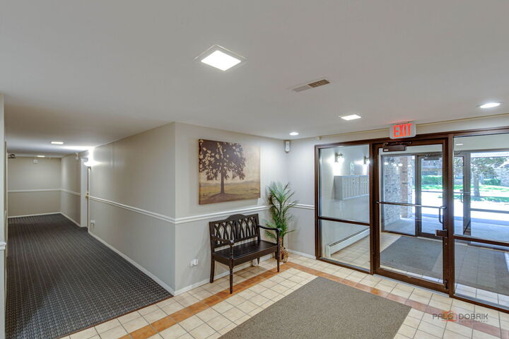 Property Photo:  2604 N Windsor Drive 204  IL 60004 