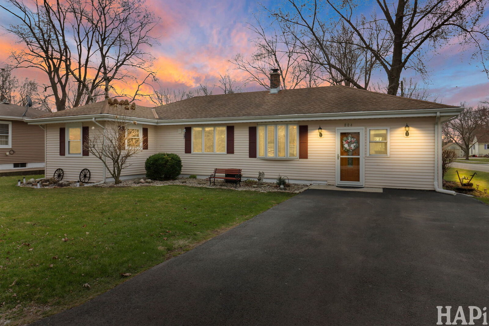 Property Photo: 804 Elm Street IL 60151