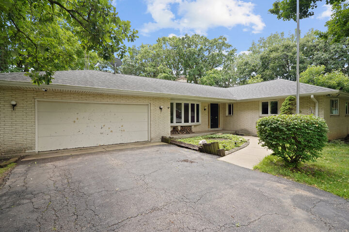 Property Photo: 3029 W Vermont Avenue IL 60087