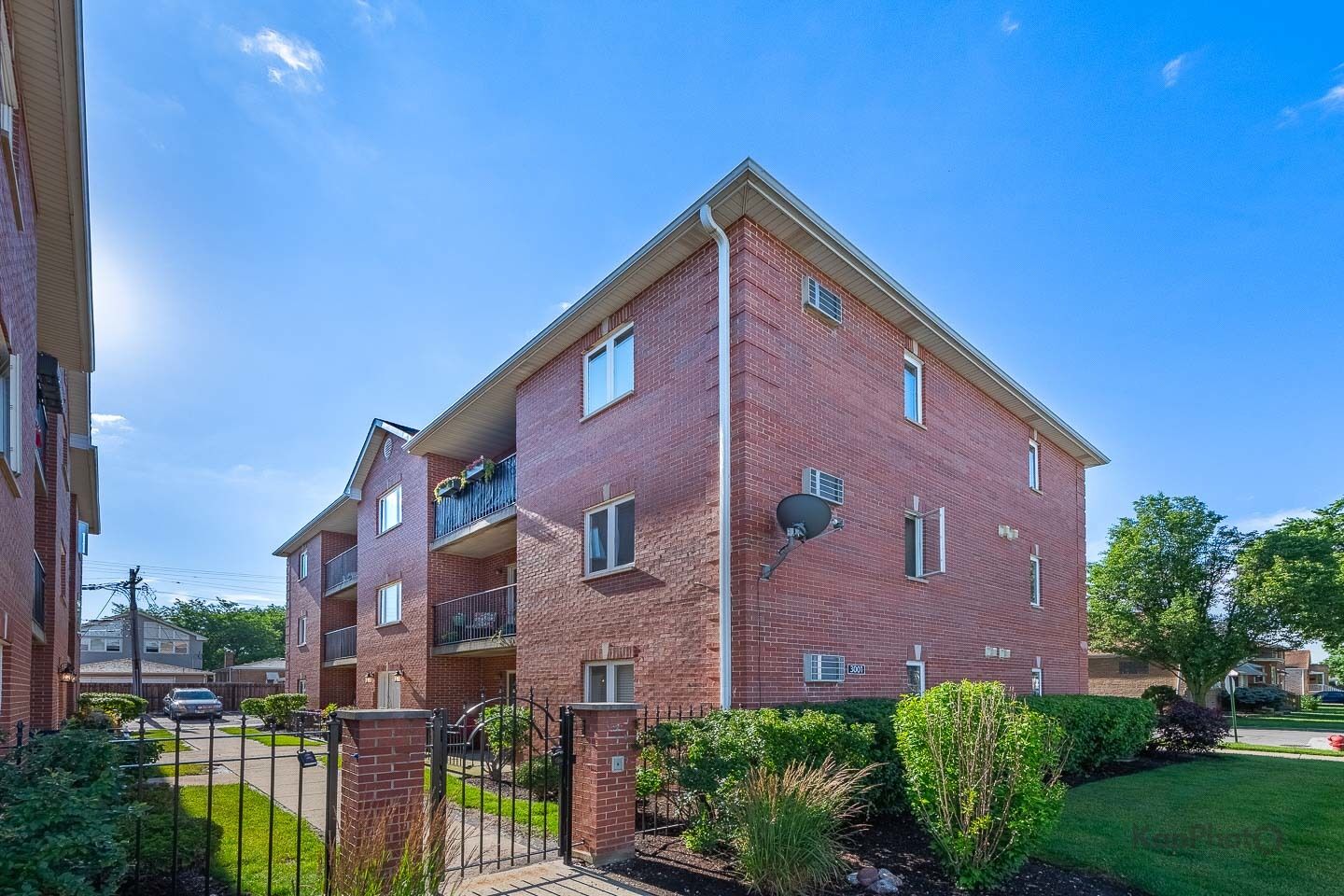 Property Photo:  3001 N Oriole Avenue 301  IL 60707 