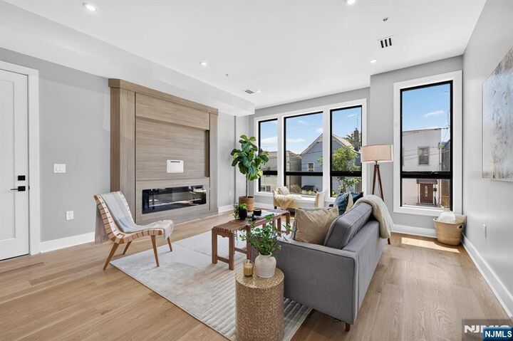 Property Photo:  172 Griffith Street 2  NJ 07307 