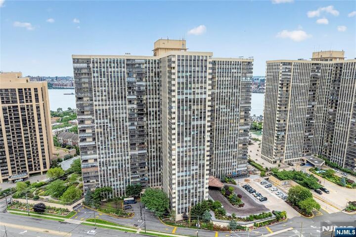 Property Photo:  300 Winston Drive C3111  NJ 07010 