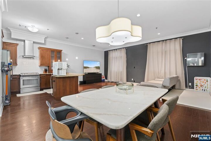 Property Photo:  1600 Kaufer Lane 3  NJ 07024 