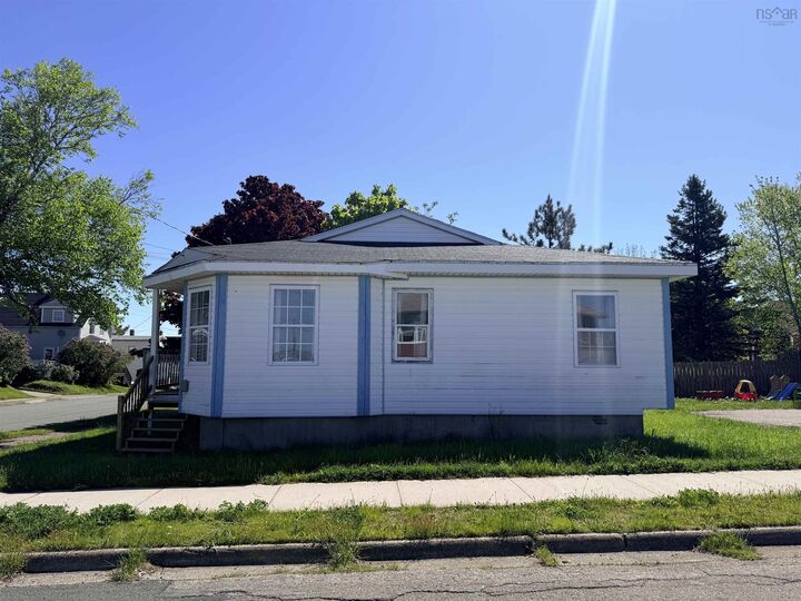 Property Photo:  B1n2h3 100-102 Henry Street Street  NS B1N 2H3 