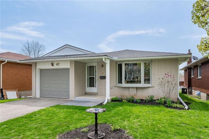 Property Photo:  47 Brookside Crescent  ON N2N 1H2 