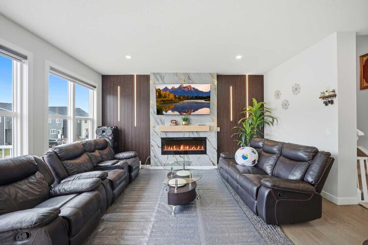 241 Homestead Crescent NE — photo 1