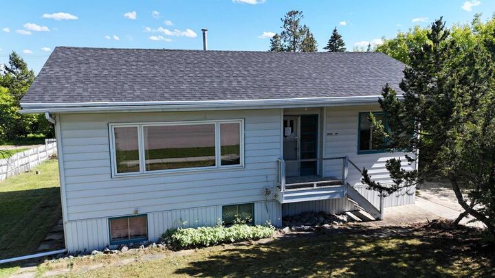 4711 5 Avenue — photo 1