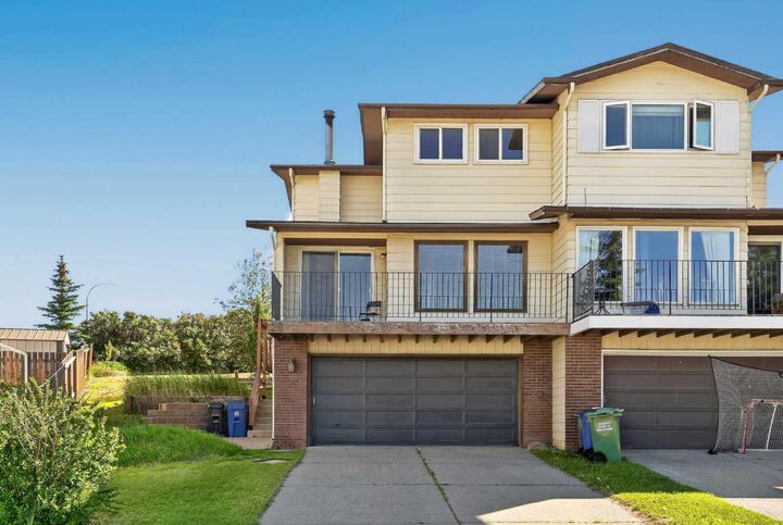 Property Photo:  26 Glenpatrick Crescent  AB T4C 1G3 