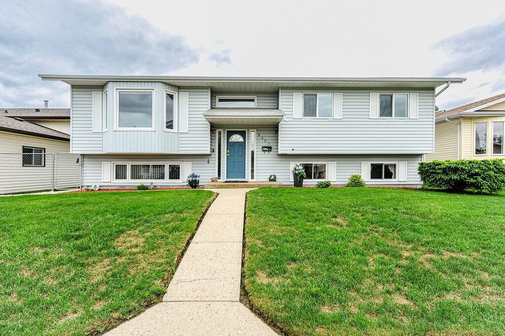 Property Photo:  6407 50 Avenue  AB T4V 3Z9 