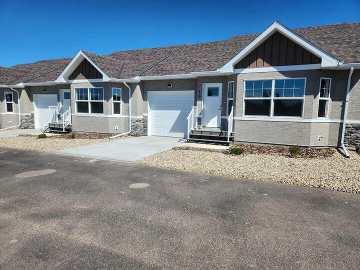 Property Photo: 419 Meadowlark Way AB T0L 2B0