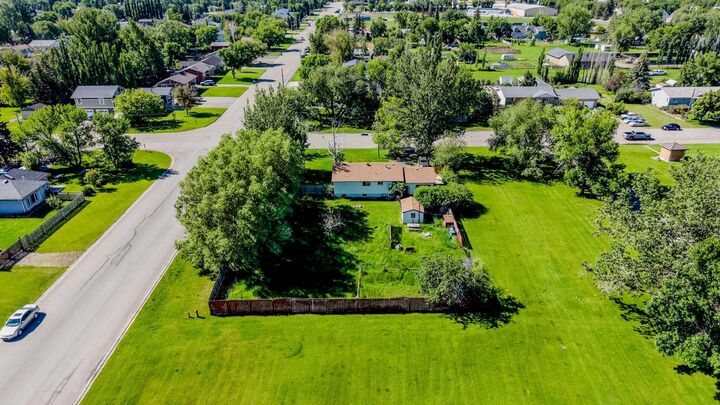 Property Photo:  81 E 2 Avenue N  AB T0K 1J0 